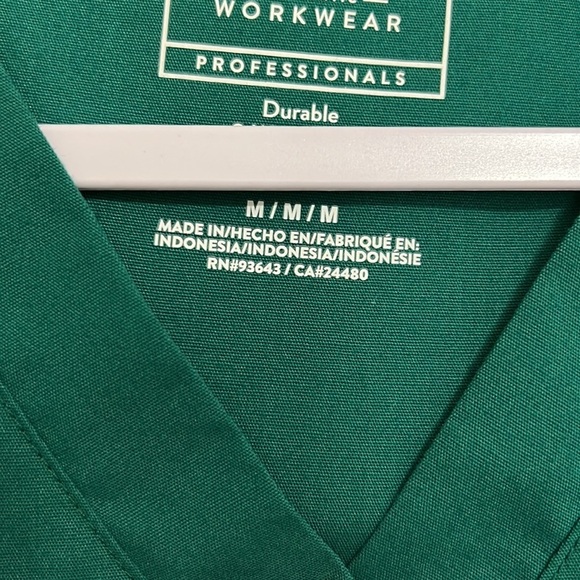 Cherokee Authentic Workwear Green Scrub Top Size Medium - Picture 5 of 5